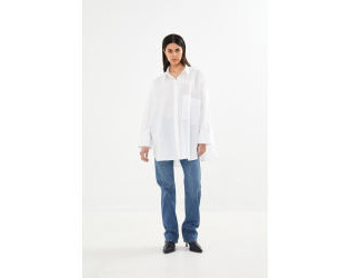 Noah oversixed shirt wit.